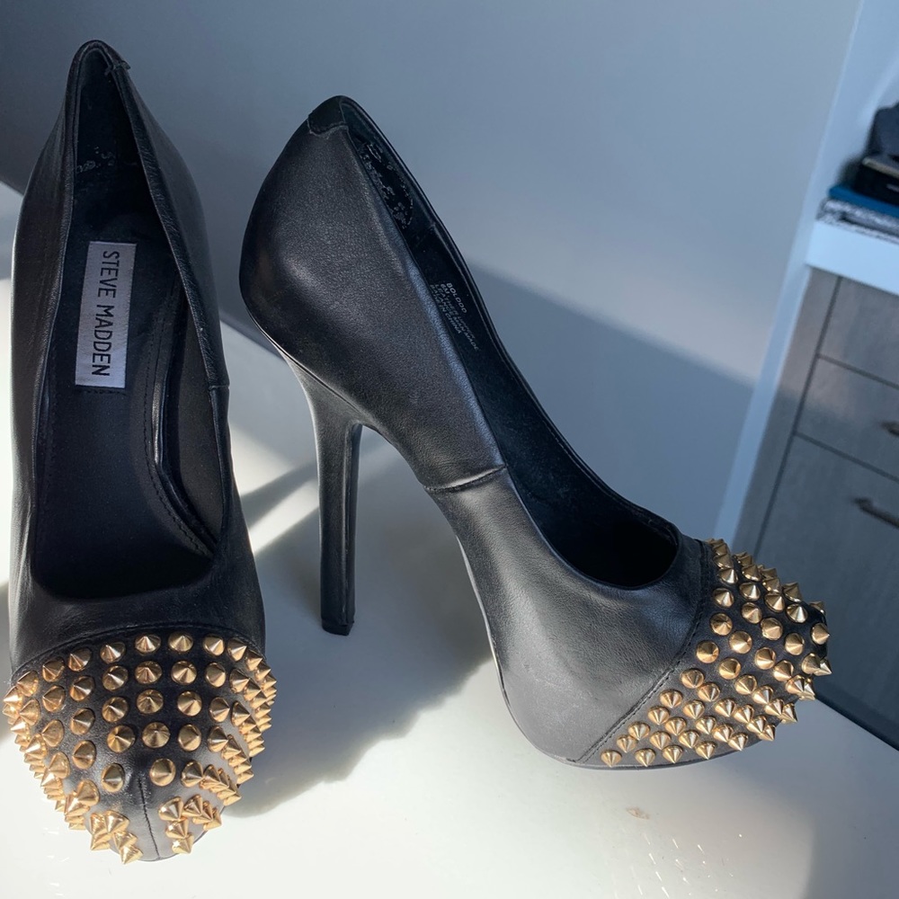 Steve Madden black pumps with gold studs